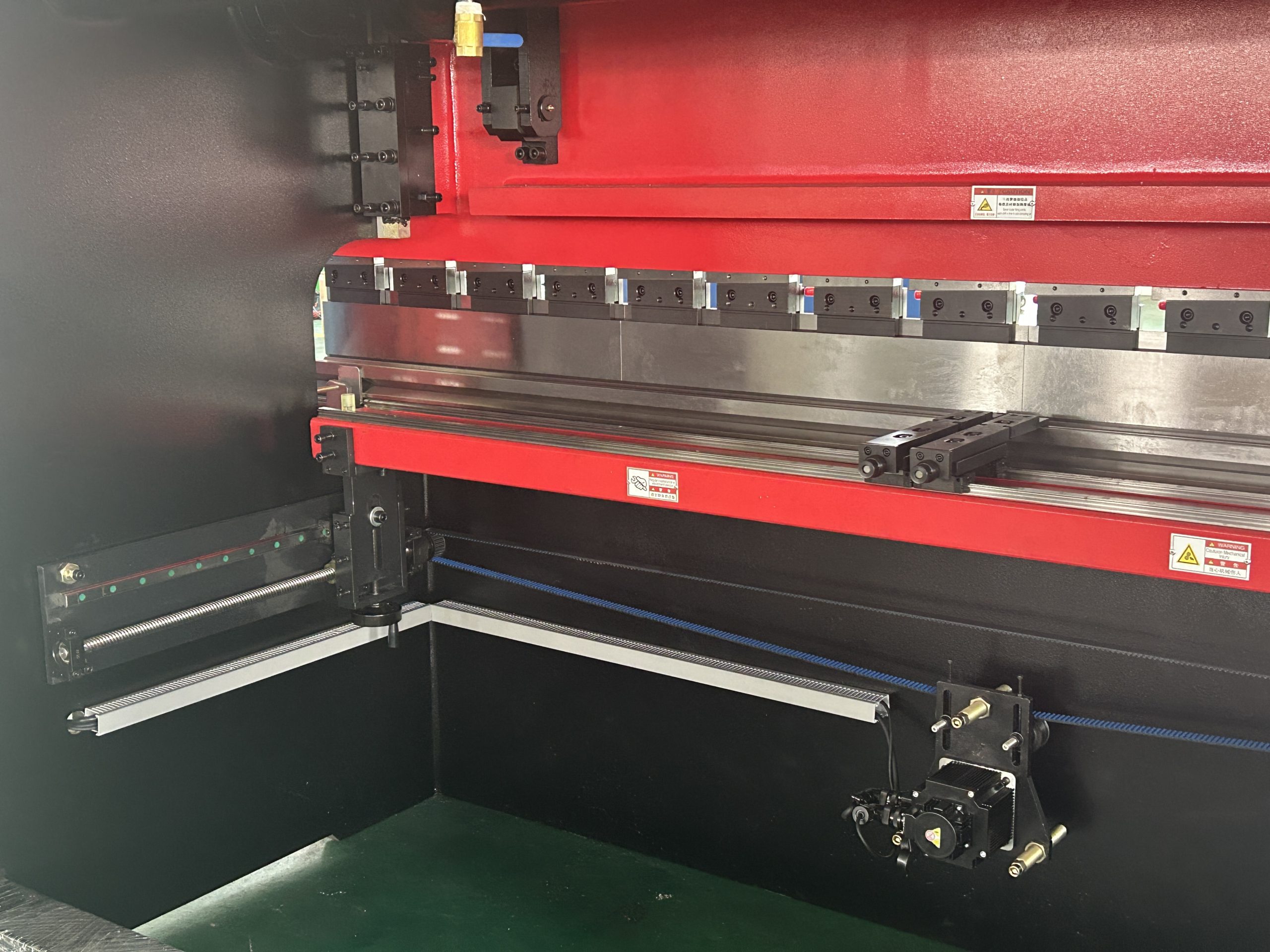 WC67K-125T3200 Bending Machine 2+1 AXIS Electric-hydraulic Servo Press Brake - Image 5