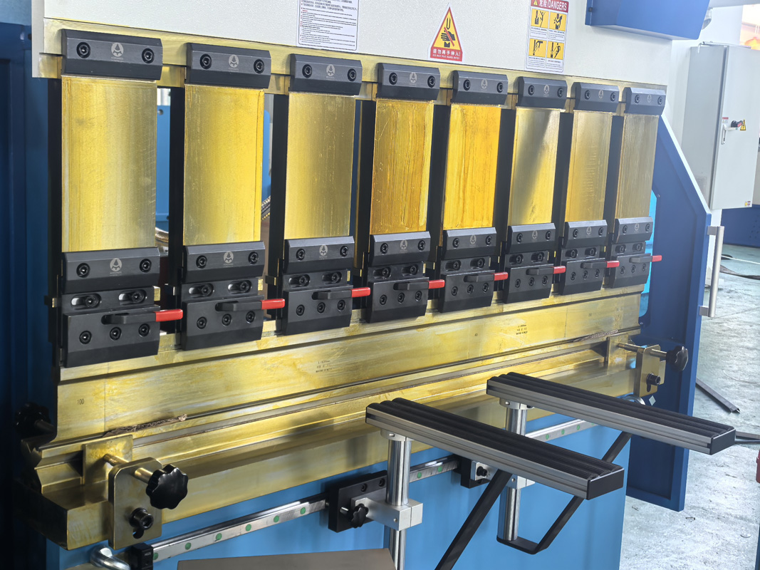 Bent Sink 63T1600 Bending Machine CNC Press Brake - Image 5