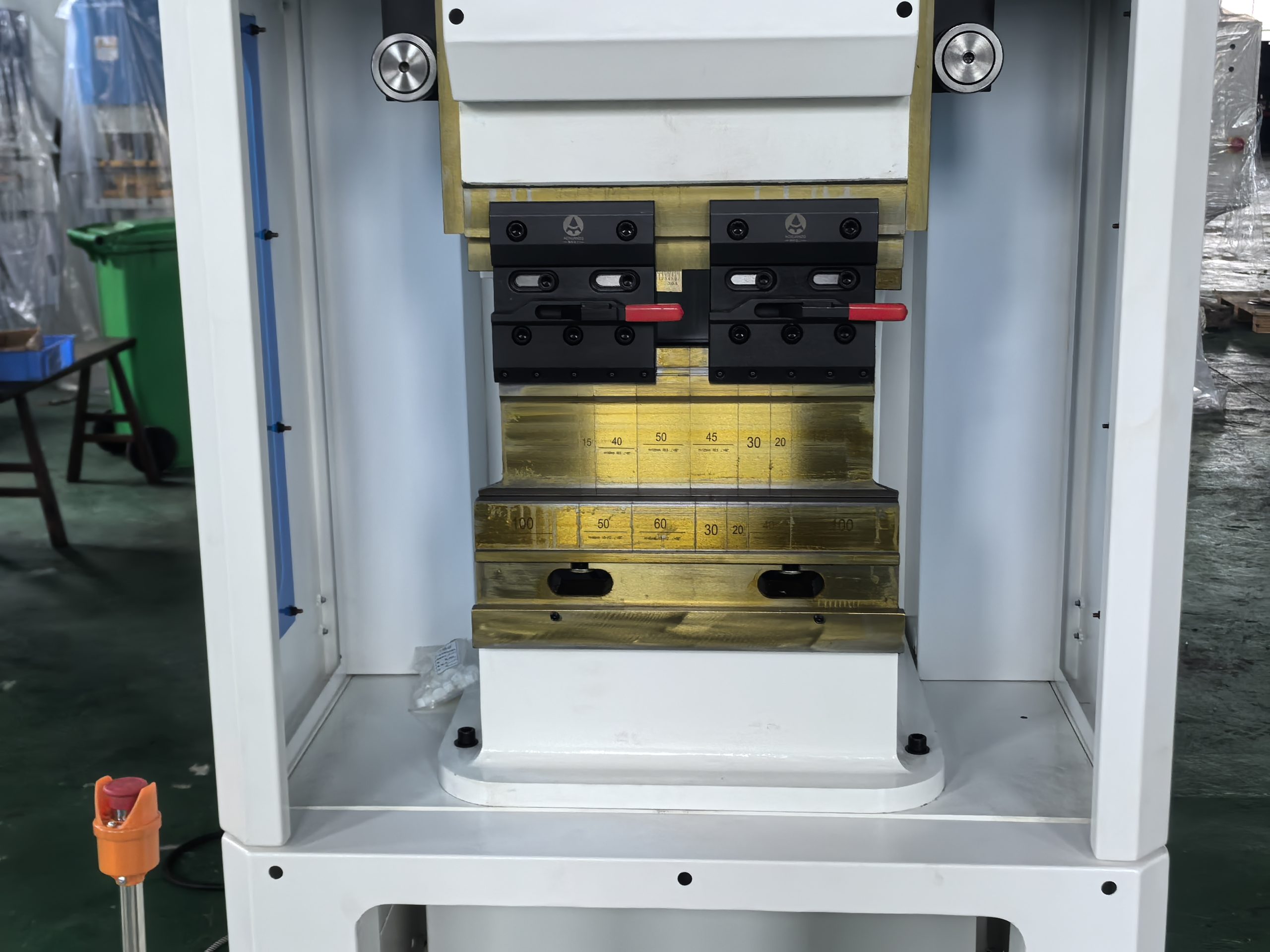 Mini 6tons 400mm 100% Pure electric press brake — изображение 3