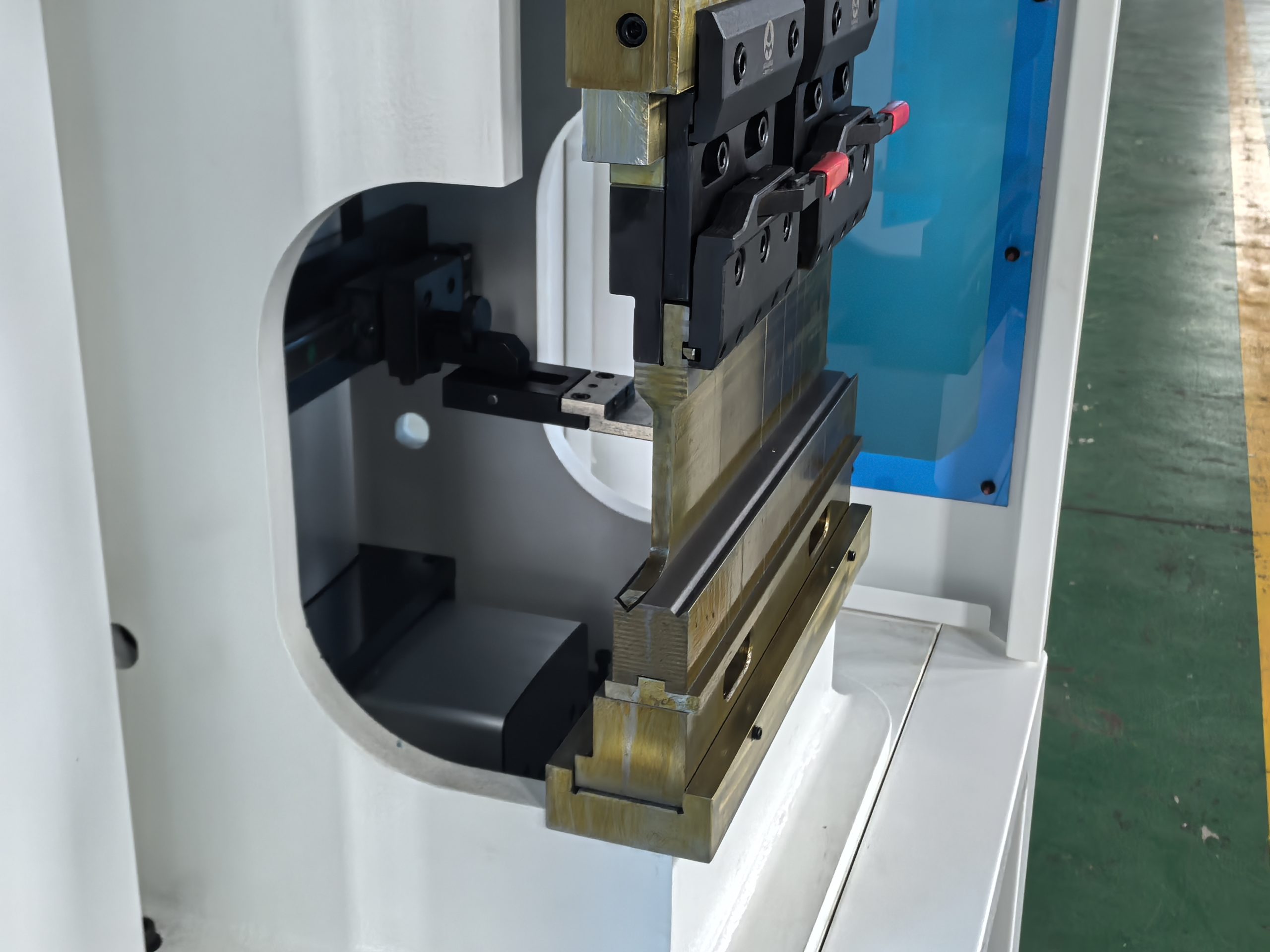 Mini 6tons 400mm 100% Pure electric press brake — изображение 5