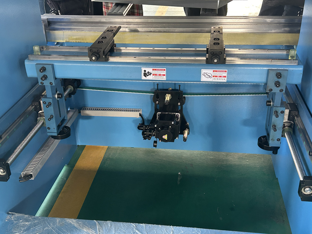 Bent Sink 63T1600 Bending Machine CNC Press Brake - Image 6