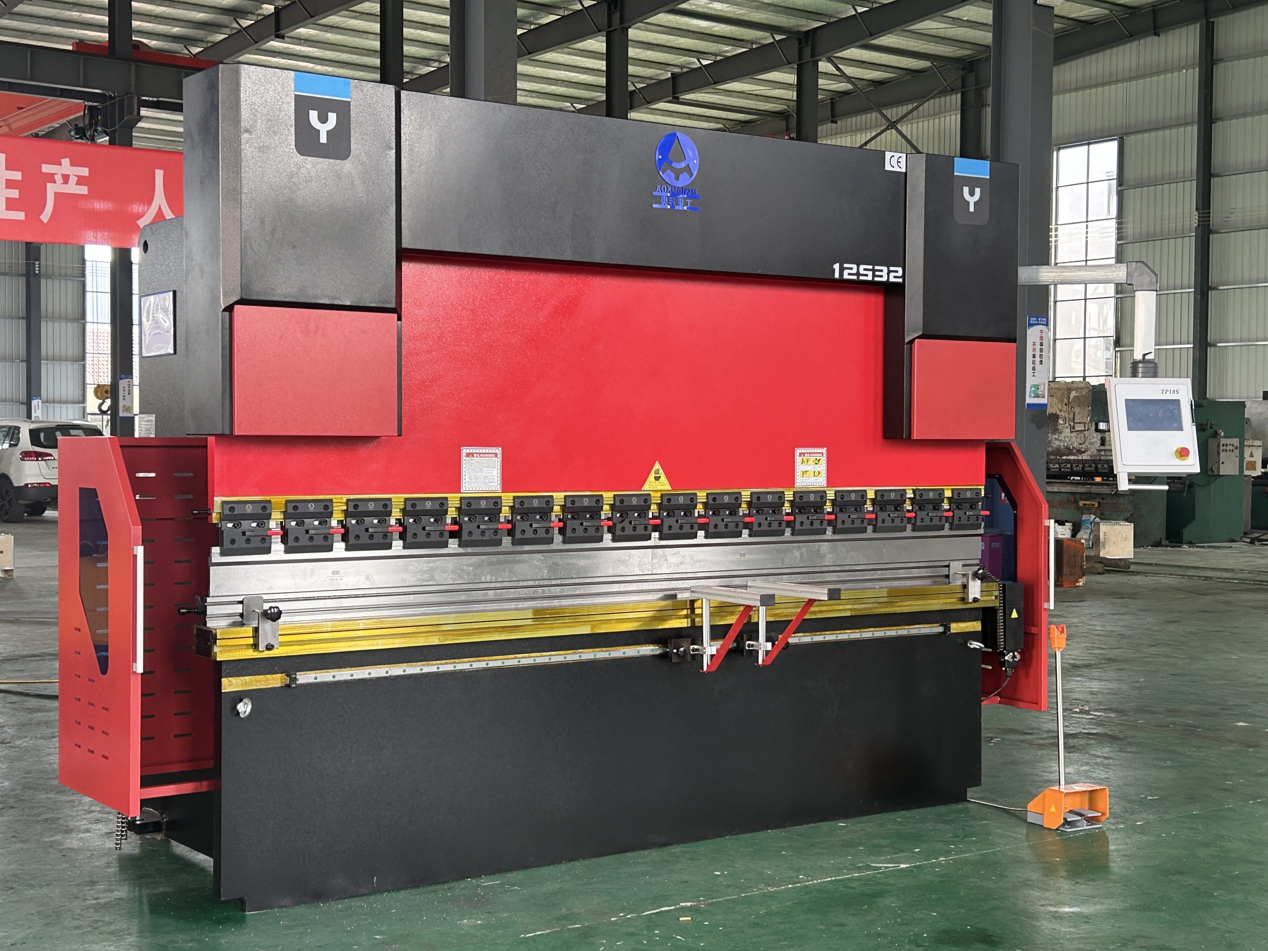 WC67K-125T3200 Bending Machine 2+1 AXIS Electric-hydraulic Servo Press Brake - Image 4