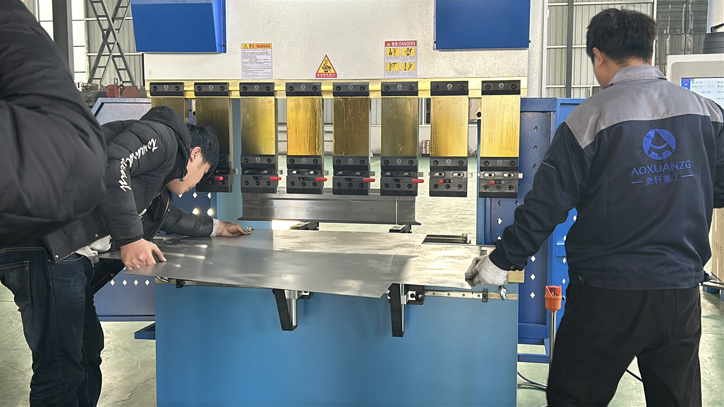 Bent Sink 63T1600 Bending Machine CNC Press Brake - Image 4