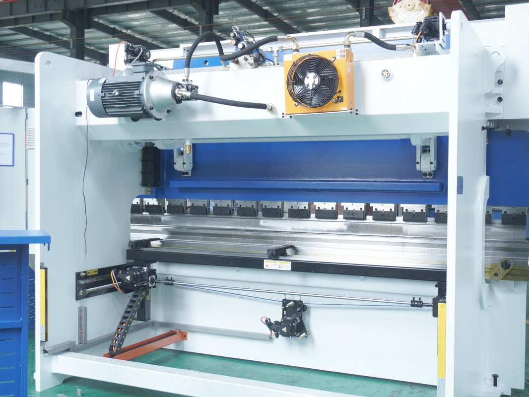 AMADA Double-sided Clamp WC67K-125T3200 Bending Machine 4+1 AXIS Electric-hydraulic Servo Press Brake - 图片 3