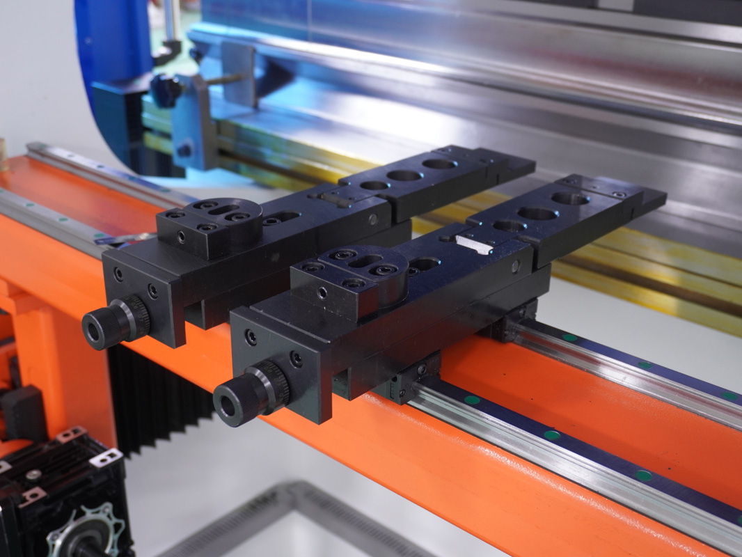 AX68T Controller Bending Machine 4+1axis 4000MM CNC Electric-hydraulic Servo Press Brake - Image 6