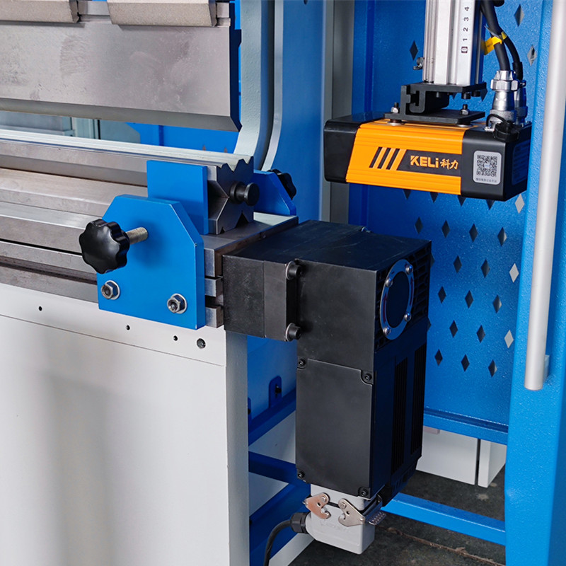 Delem DA66T 8+1 AXIS CNC Wc67K 110T/3200 Hydraulic Press Brake Price for Stainless Steel Bending - Image 3