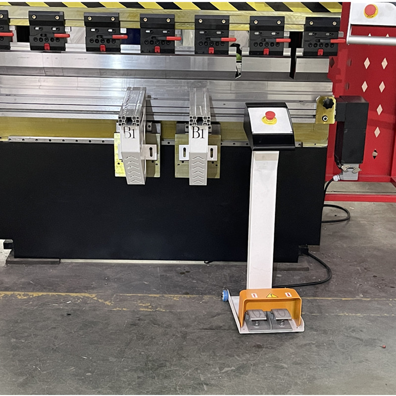 High Precision DA53T System 63Ton1600mm 4+1 AXIS Electric-hydraulic Servo Press Brake - Image 4