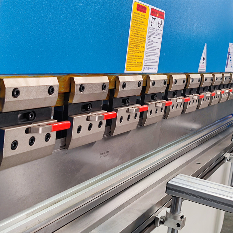 Delem DA66T 8+1 AXIS CNC Wc67K 110T/3200 Hydraulic Press Brake Price for Stainless Steel Bending - Image 4