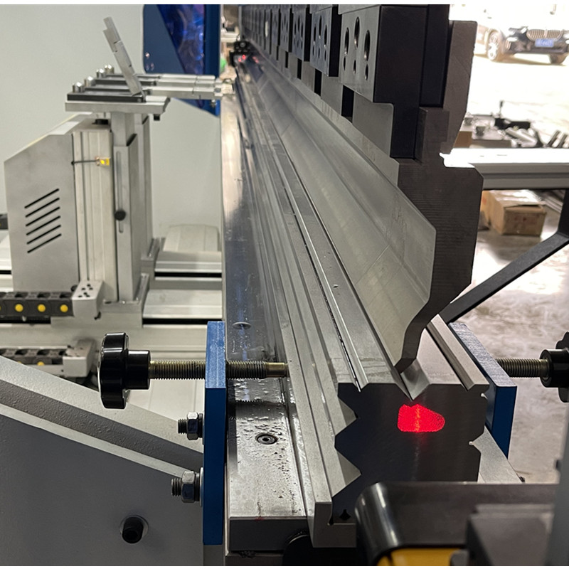 Delem DA66T 8+1 AXIS CNC Wc67K 110T/3200 Hydraulic Press Brake Price for Stainless Steel Bending - Image 6