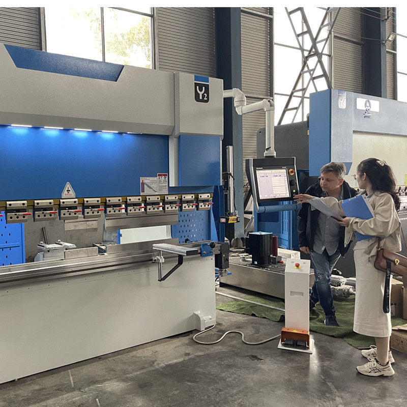 Delem DA66T 8+1 AXIS CNC Wc67K 110T/3200 Hydraulic Press Brake Price for Stainless Steel Bending - Image 7