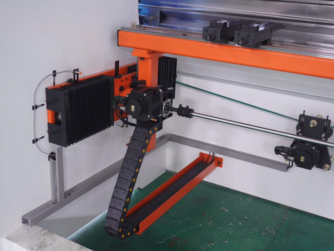 AX68T Controller Bending Machine 4+1axis 4000MM CNC Electric-hydraulic Servo Press Brake - Image 4
