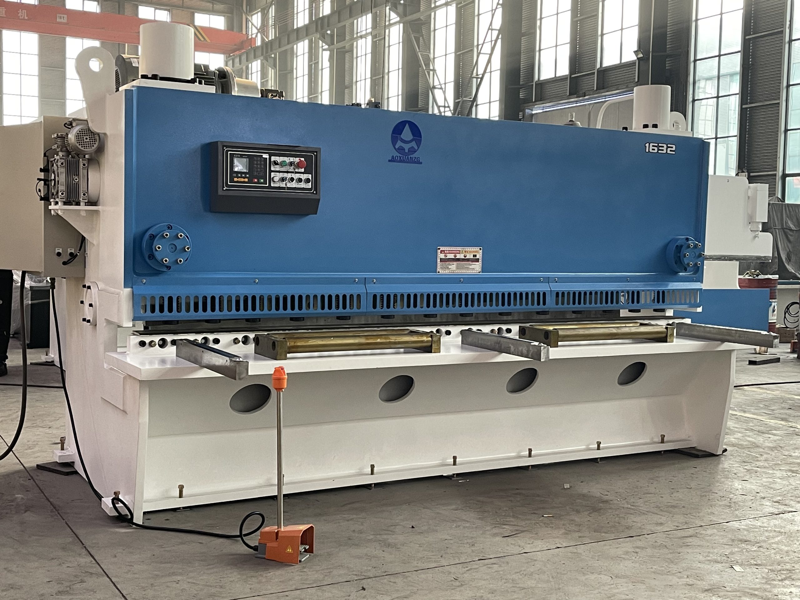 QC11K- 16 X 3200mm Plate Steel Hydraulic Shearing Machine,  CNC Hydraulic Bending Machine for 2 Years Warranty - Imagem 2