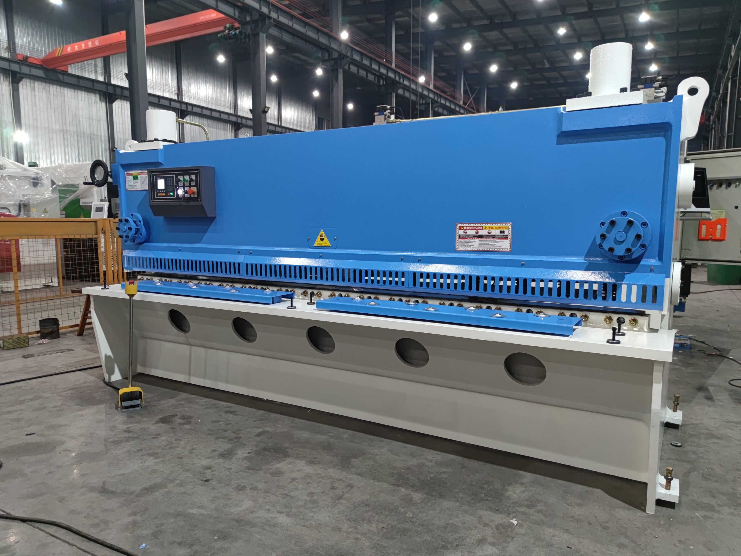 10x3200mm Hydraulic Cutting Machine with Estun21s Controller - Image 2