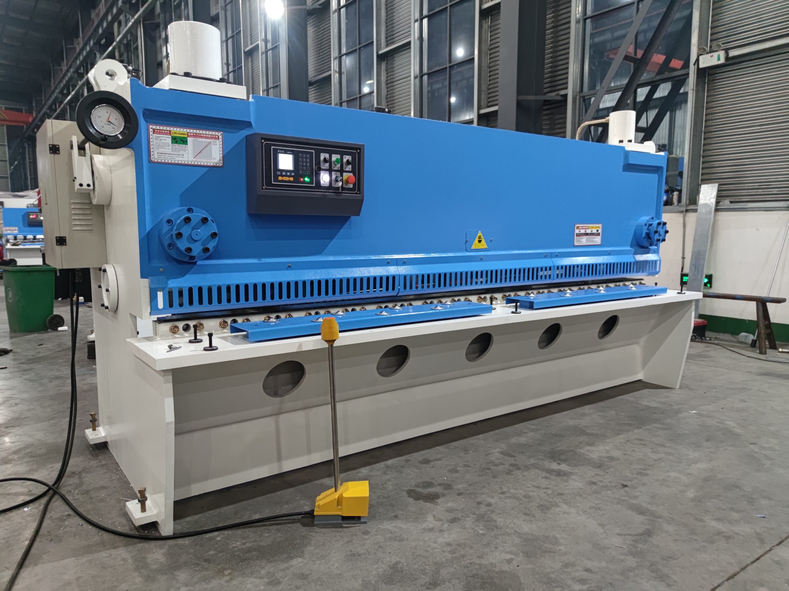 10x3200mm Hydraulic Cutting Machine with Estun21s Controller - Image 3