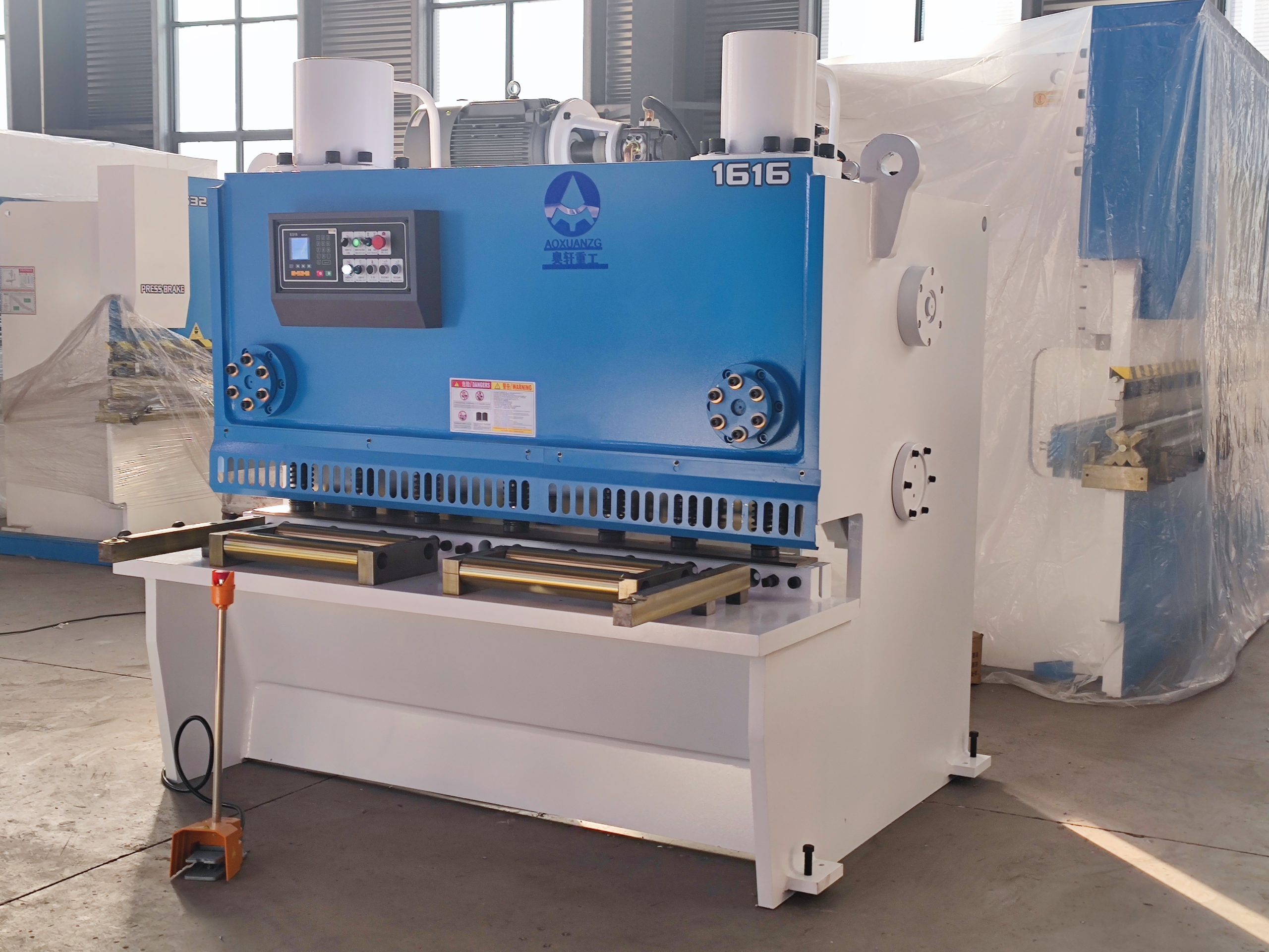 Metal Shearing Machine QC11K 16x1600 Hydraulic Shearing Machine with Estun 21s Controller - Image 3