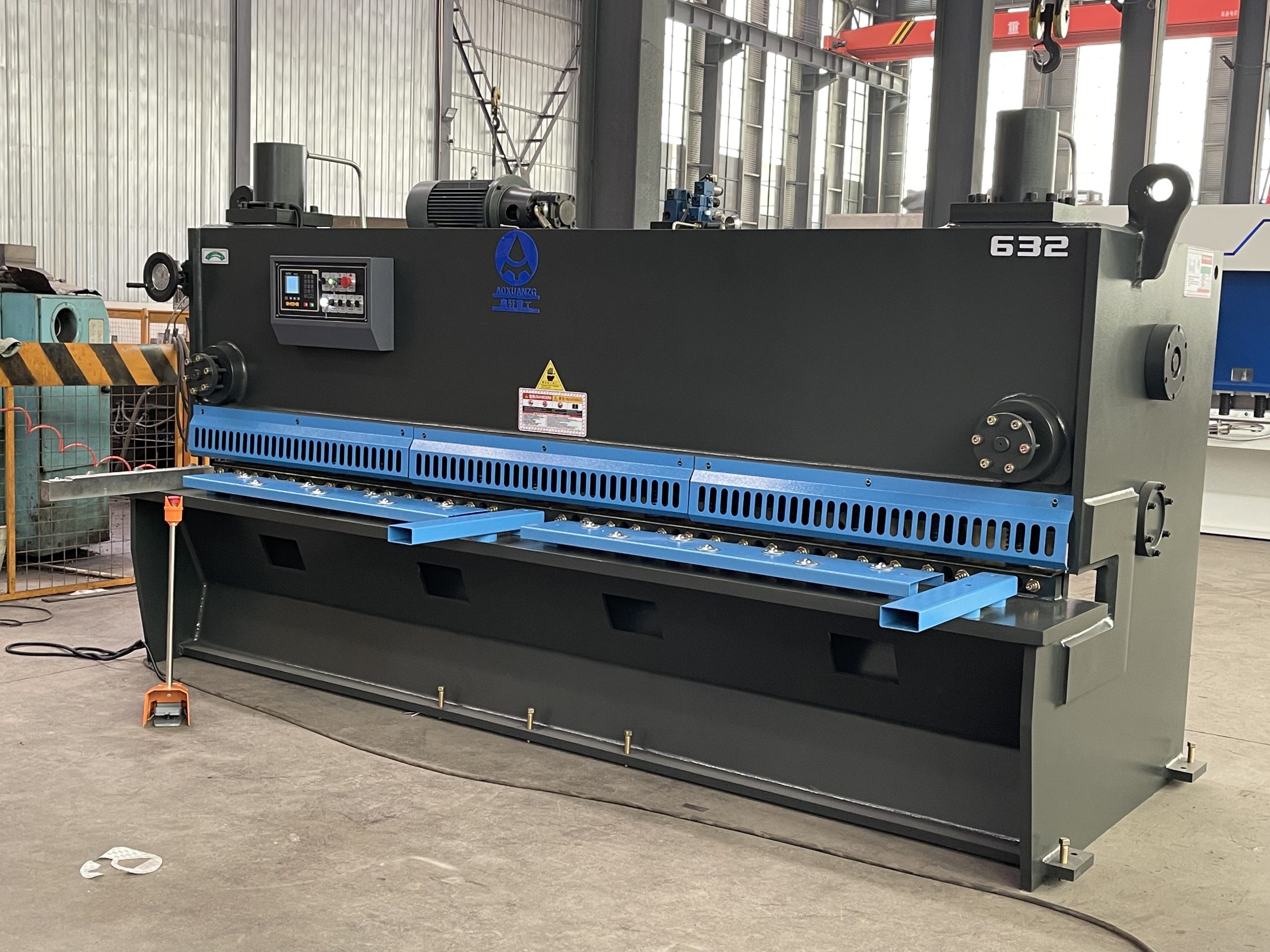 High Accuracy Automatic QC12K 10mmx3200mm CNC Shearing Machine With E21S - Image 2