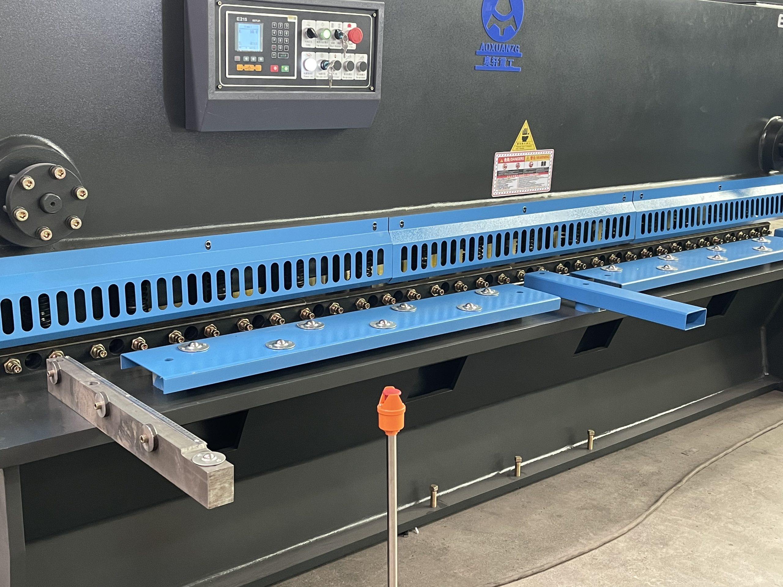 High Accuracy Automatic QC12K 10mmx3200mm CNC Shearing Machine With E21S - Image 6