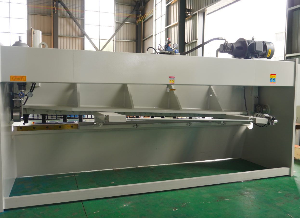 High Efficient Automatic Sheet Metal Shearing Machine QC11K 10*4000mm Guillotine Machine Hydraulic Shearing Machine - Image 4