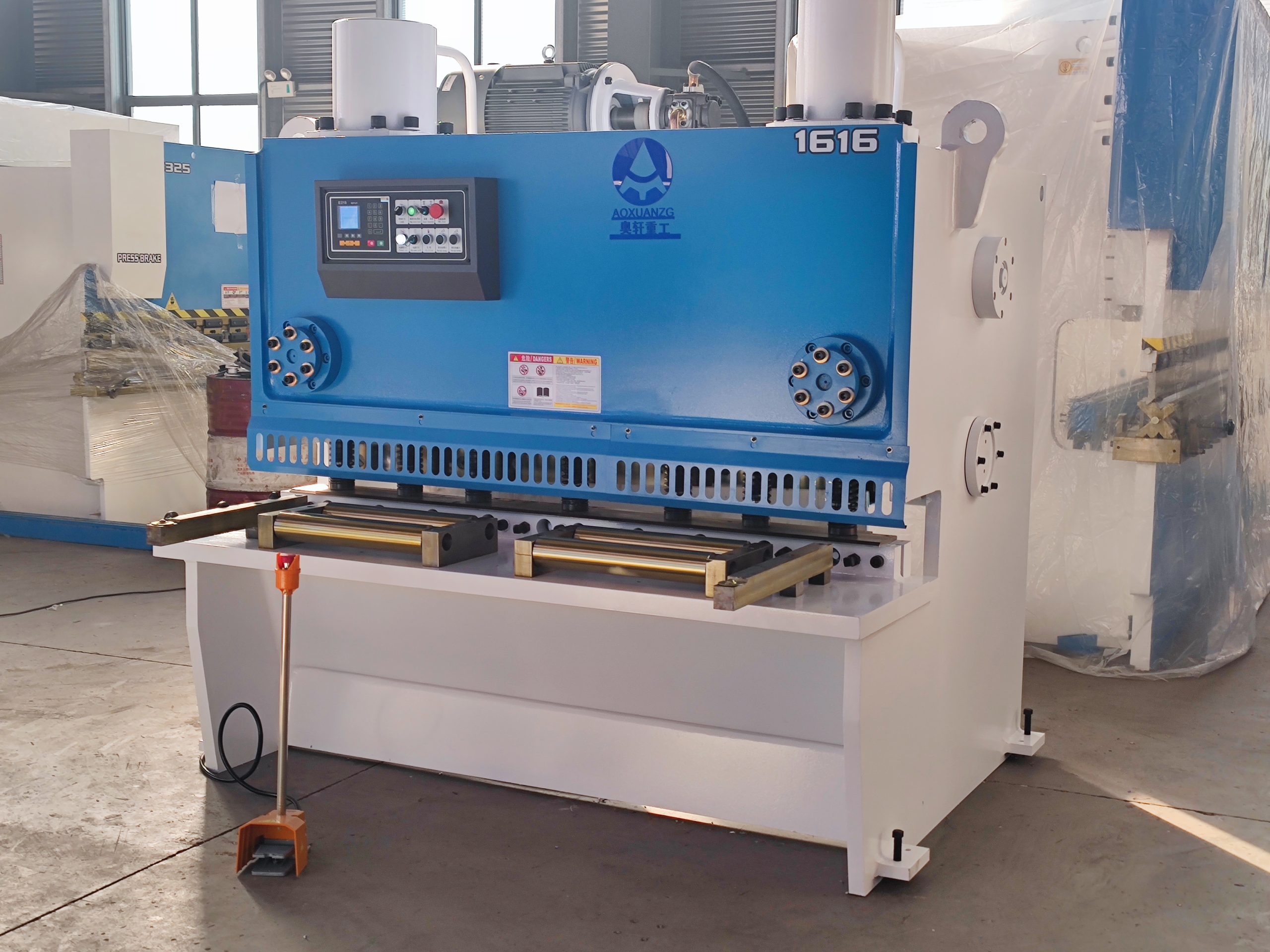Metal Shearing Machine QC11K 16x1600 Hydraulic Shearing Machine with Estun 21s Controller - Image 4