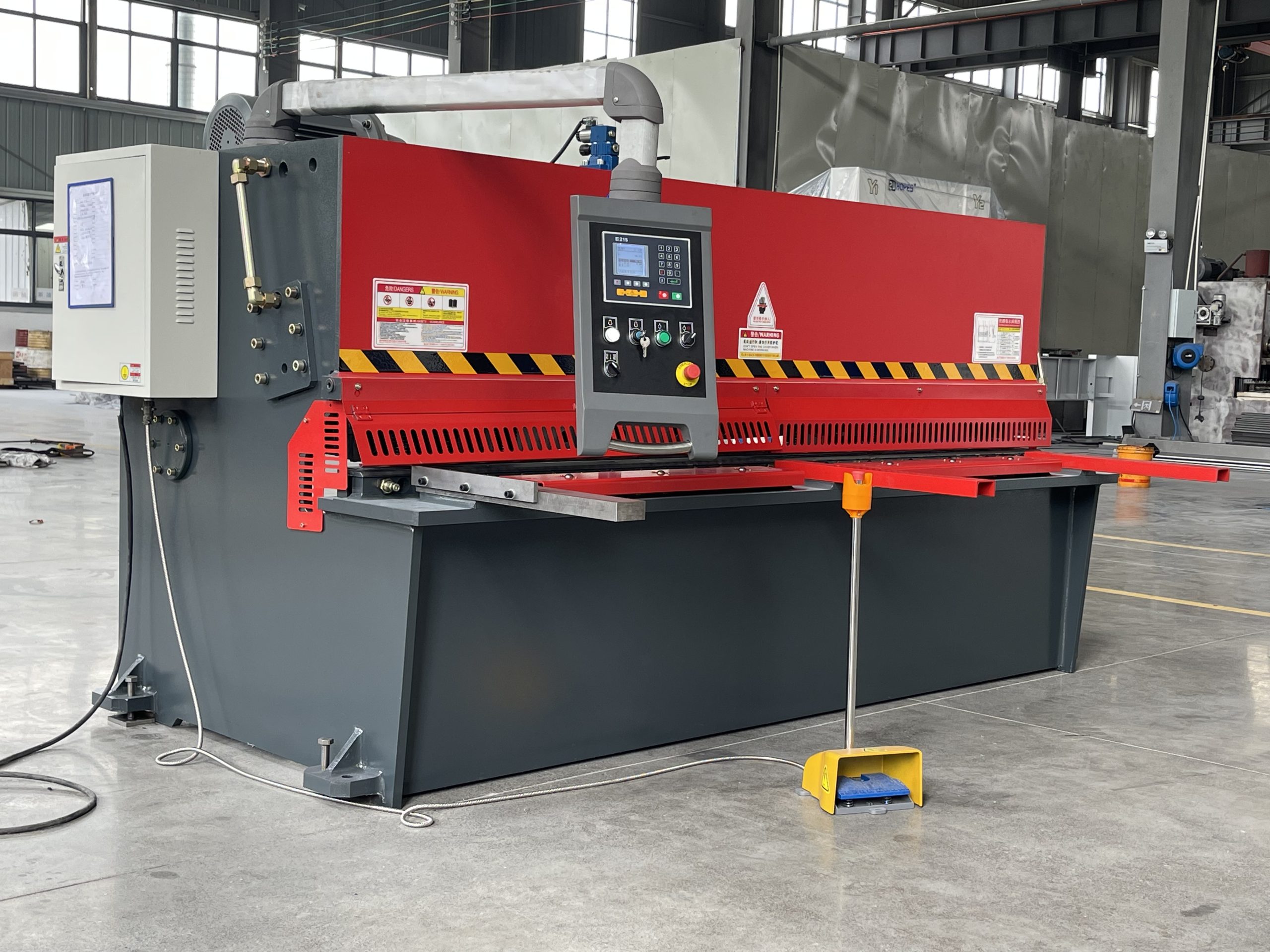 Numerical Control System Shearing Machine  for QC12Y 8x2500 Type Hydraulic Swing Beam Cutting Machine - Image 4