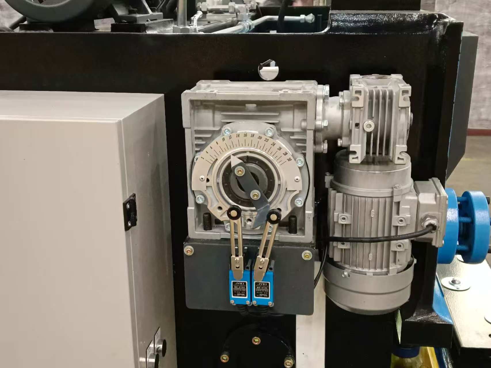 4mm Hydraulic Guillotine Shear 1600mm Length Metal Sheet Steel Plate Cutting Guillotine Cutter Machine - Image 4