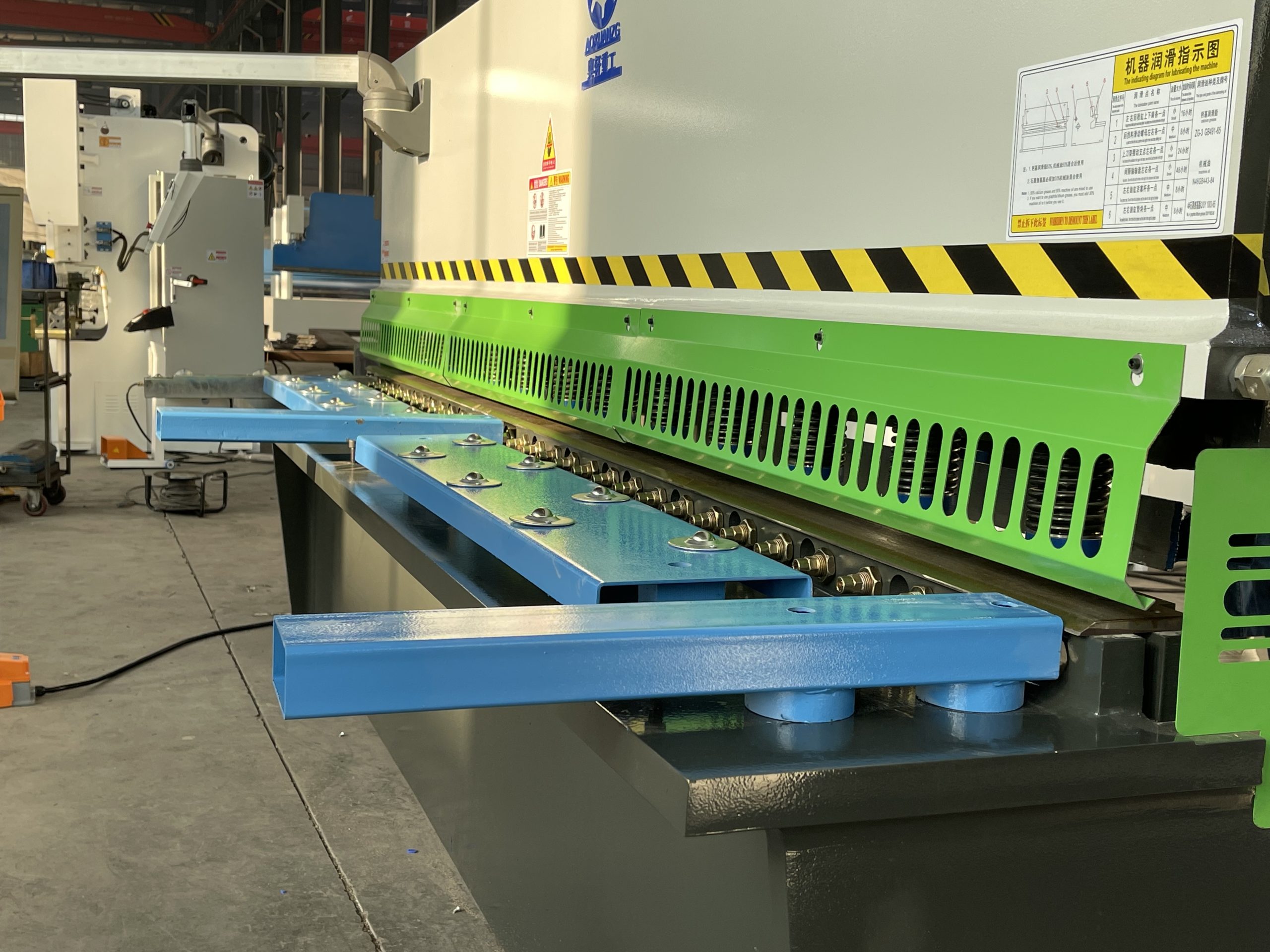 CNC Hydraulic Metal Stainless Steel Aluminum Shearing Guillotine Cutting Shearing Machine - Image 5