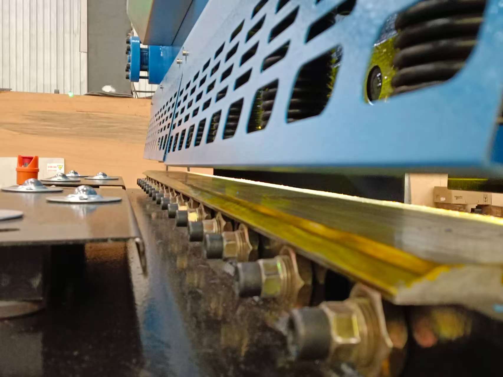 4mm Hydraulic Guillotine Shear 1600mm Length Metal Sheet Steel Plate Cutting Guillotine Cutter Machine - Image 5