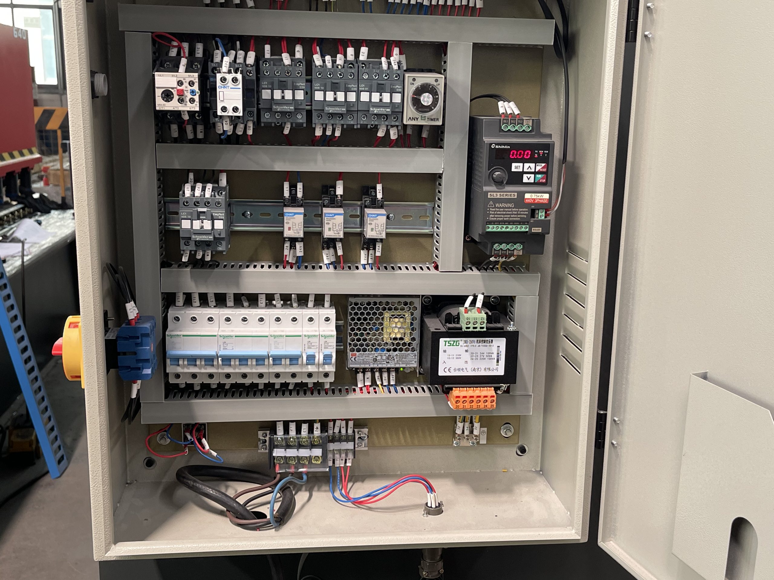 CNC Hydraulic Swing Beam Type Guillotine Metal Shearing Machine for Metal Sheet Steel Cutting Machine - Image 4