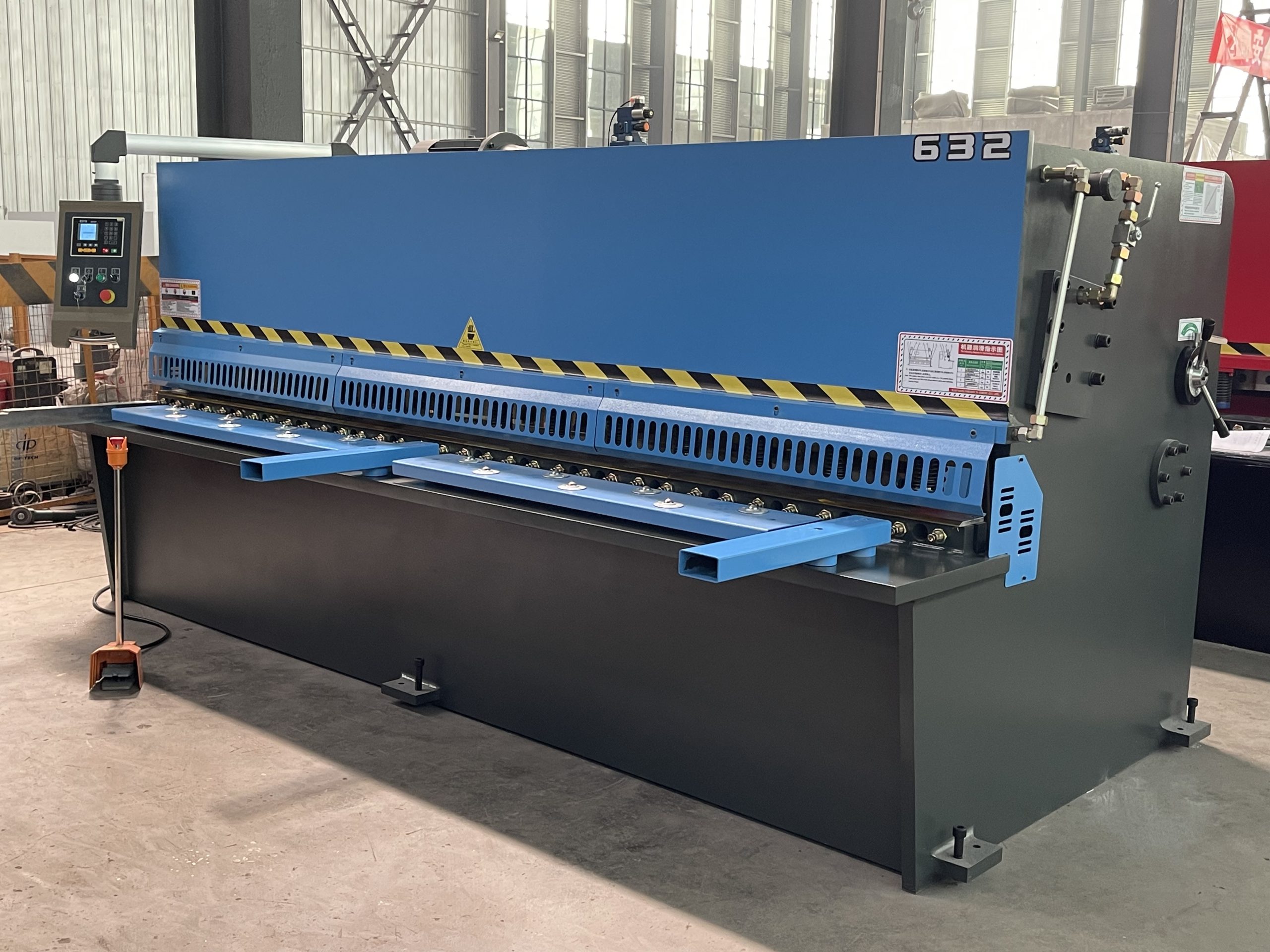 CNC Hydraulic Swing Beam Type Guillotine Metal Shearing Machine for Metal Sheet Steel Cutting Machine - Image 3