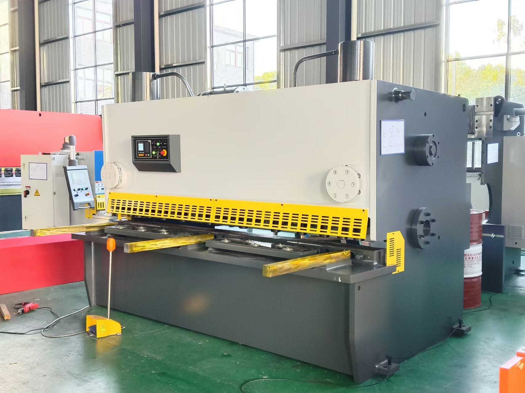 QC12Y/K 16X2500  Hydraulic Swing Beam Metal Shearing Machine Machine CNC Shearing Machine with E21S Controller - Imagem 3